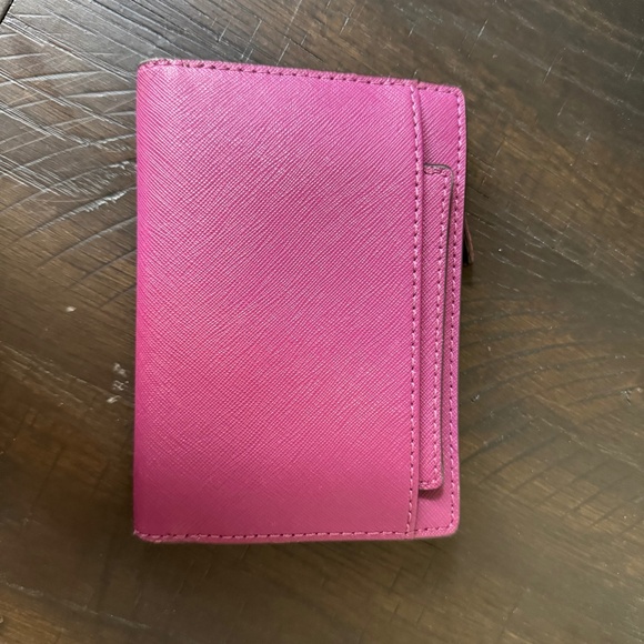 Michael Kors Wallet with removable CC holder - Picture 2 of 6